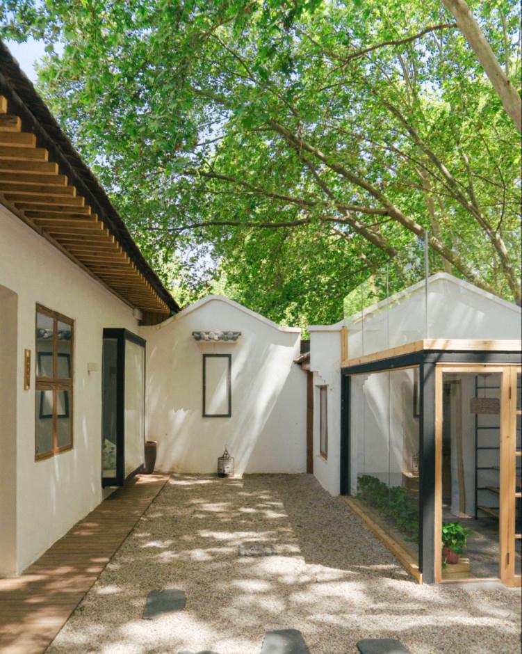 改造前:这是对50年代的老房子院子的翻新,院子里有两个房间,两个房间