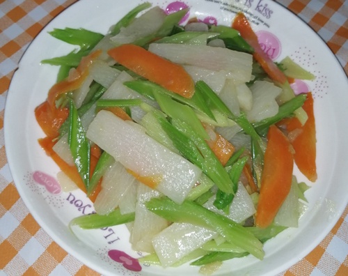 芹菜炒山药,三个小技巧,口感爽滑,开胃好吃又下饭,孩子最爱吃