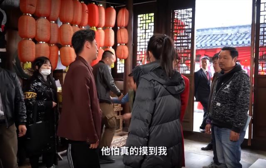 赵丽颖新戏上演低俗婚闹,妹妹衣服被撕坏,男演员绅士细节引夸赞休闲区蓝鸢梦想 - Www.slyday.coM 赵丽颖新戏上演低俗婚闹,妹妹衣服被撕坏,男演员绅士细节引夸赞休闲区蓝鸢梦想 - Www.slyday.coM