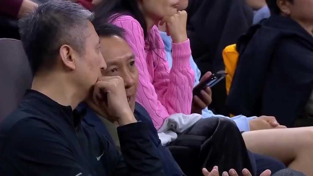 郭士强现场看辽粤大战！赵继伟超远三分信手拈来！国家队又稳了