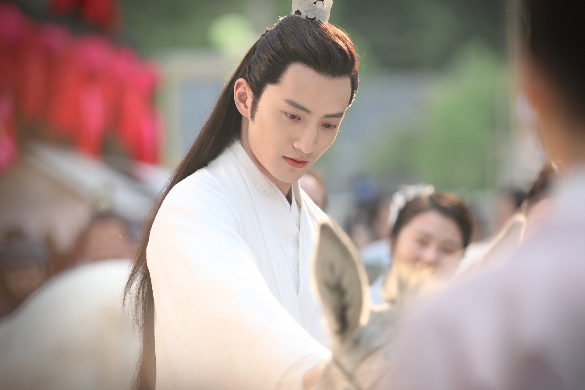 翟"博士"和杨仕泽无论是长相还是气质都有很大的区别,ai换脸之后男