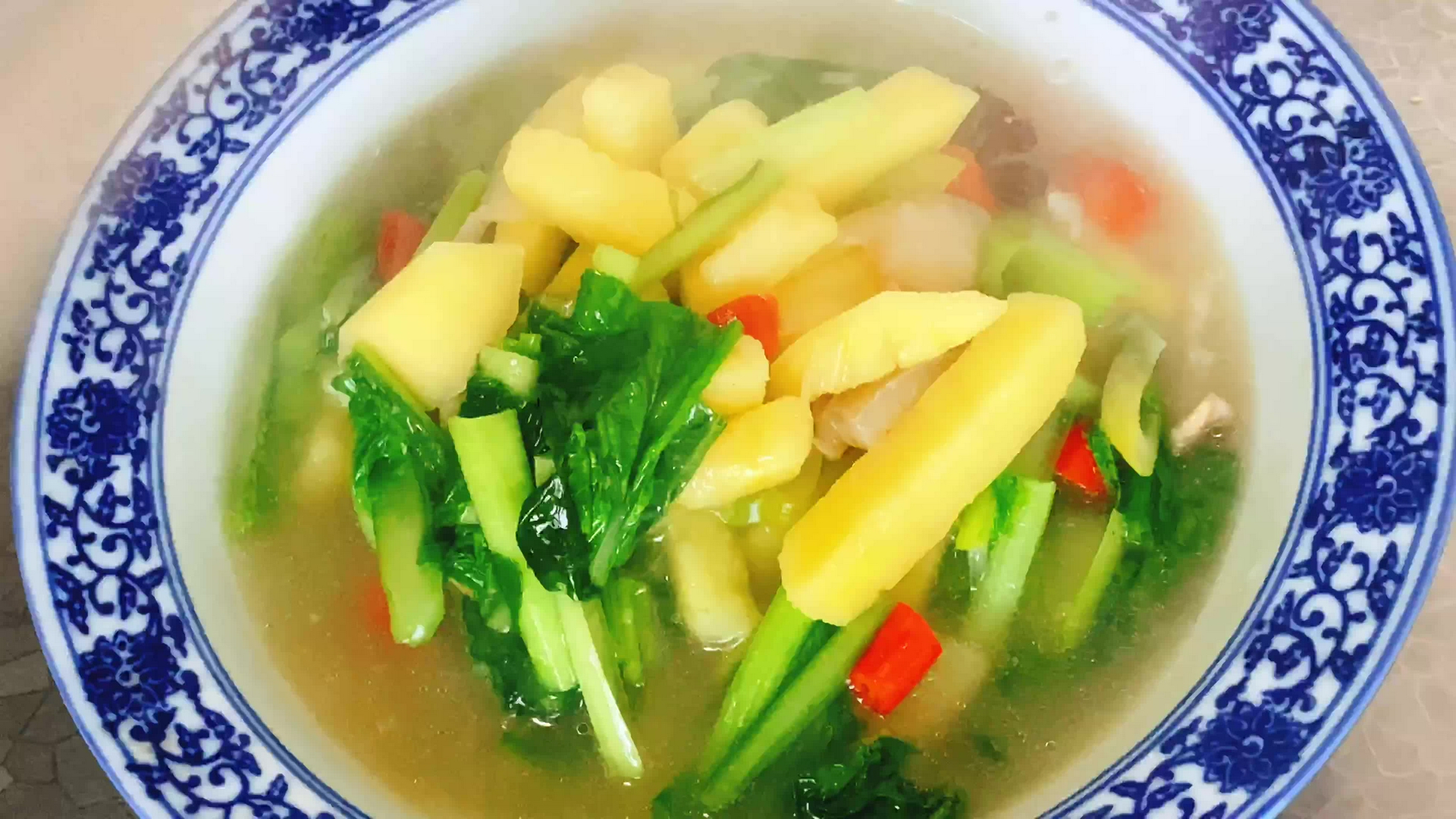 小白菜土豆五花肉,家庭美食方便简单,懒人菜品好吃到停不下