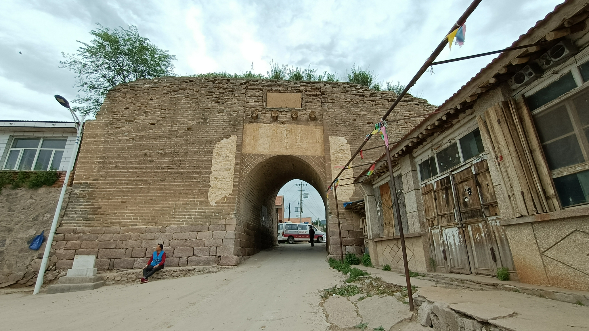 为明朝牧马之地,据嘉靖版《宣府镇志》记载北路龙门所,有牧马草场四处