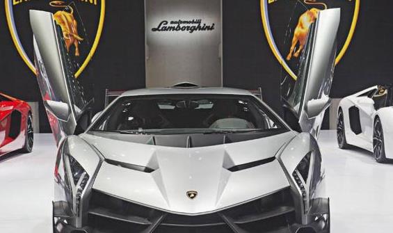 广州街头现7000万兰博基尼,国内仅有一辆,车主容貌比车还美