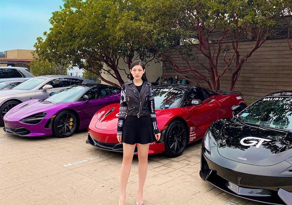 同样都是富二代,看看王思聪的豪车,再看看越南女富婆家里的豪车