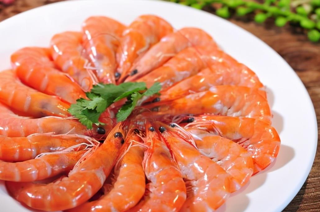 煮大虾,别再用水煮了!换成它,软嫩又鲜美,营养高没腥味,好吃