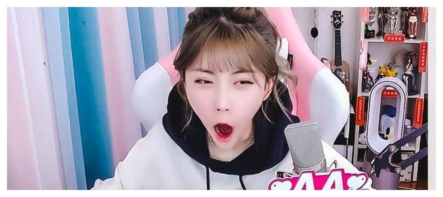 完美颜值全毁在一张嘴上?周淑怡晒最新jk照,被人误认为00后