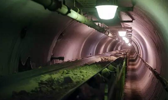 世界上最孤独的金矿 ,飞机是出入矿区的唯一交通工具