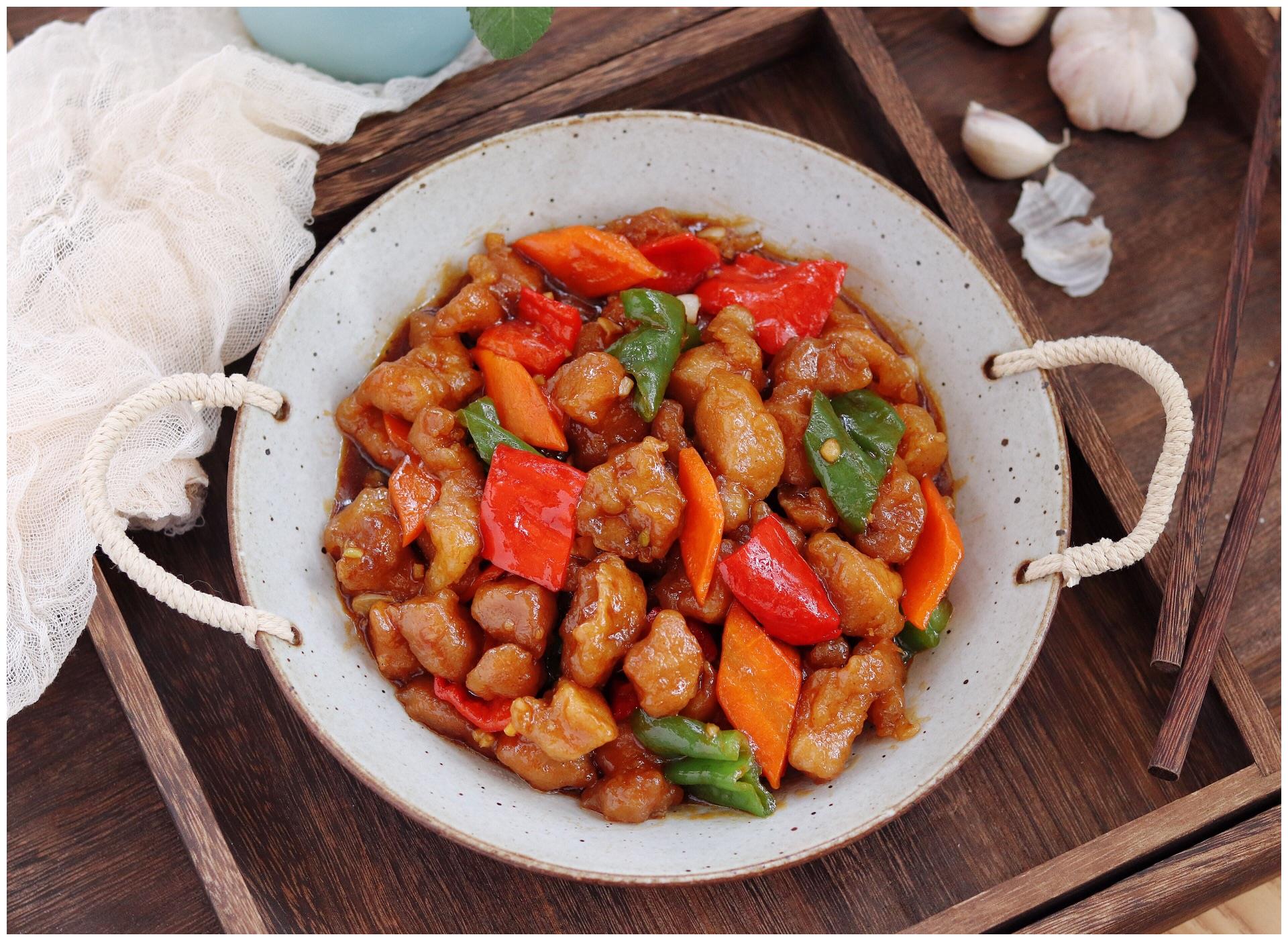 东北硬菜溜肉段满满的酱汁裹着酥脆的肉段吃一口超下饭