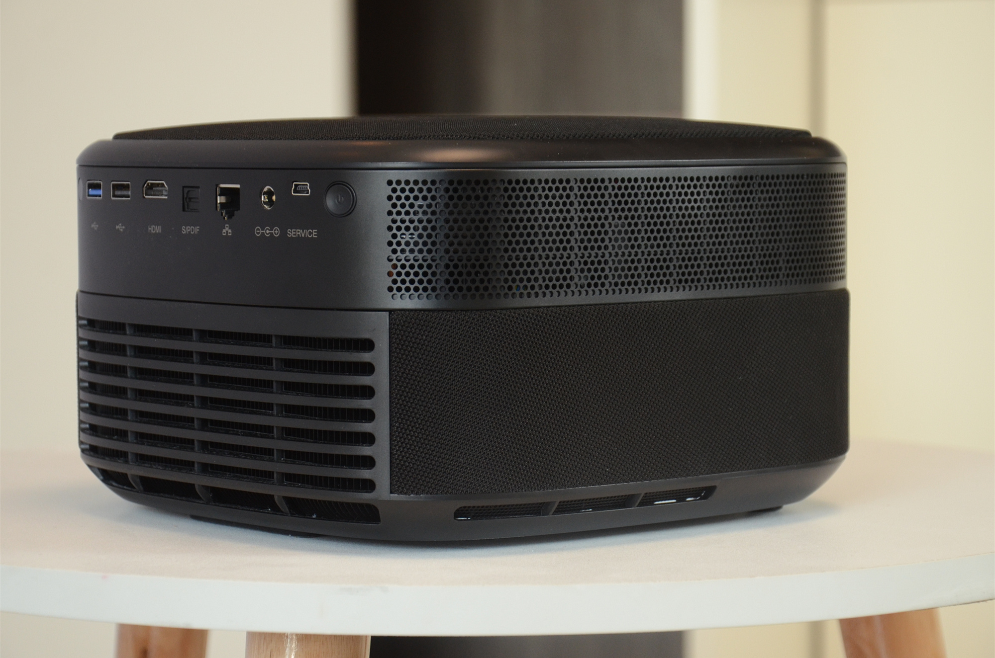 在84英寸大屏上玩游戏是什么感觉坚果v10游戏体验