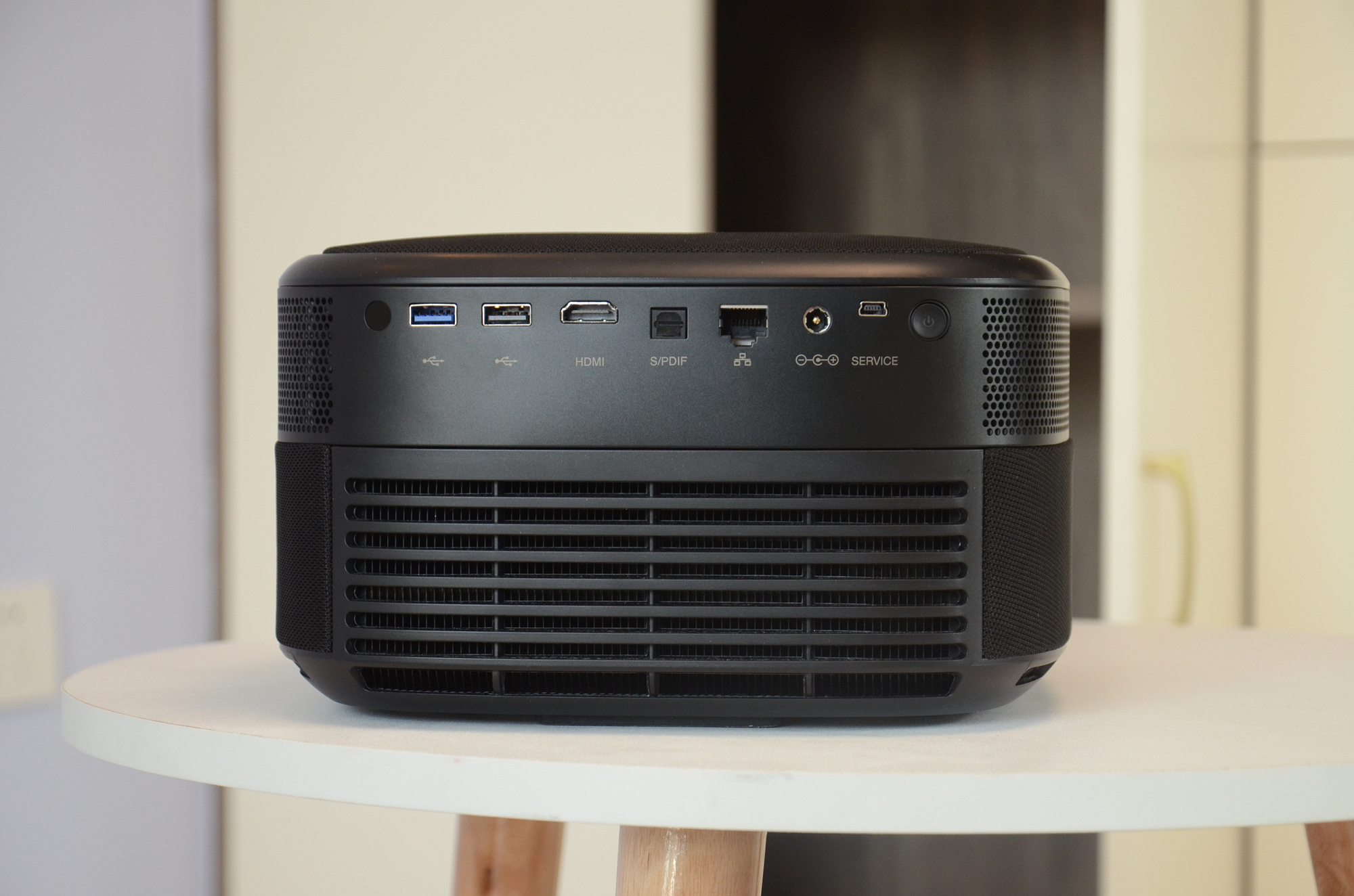 在84英寸大屏上玩游戏是什么感觉坚果v10游戏体验