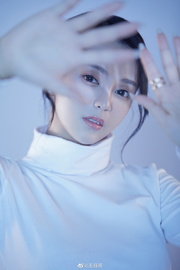 美女演员王珏萌迷人写真美照欣赏啊_高清图集_新浪网