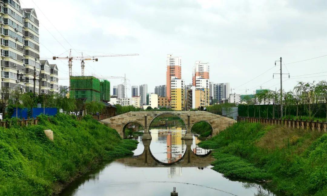 大变样!潢川益民居湿地公园这座廊桥基本完工,又一休闲好去处_新浪新闻