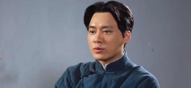 1 / 14 李易峰工作室在社交平台上发布了李易峰参加电影《革命者》