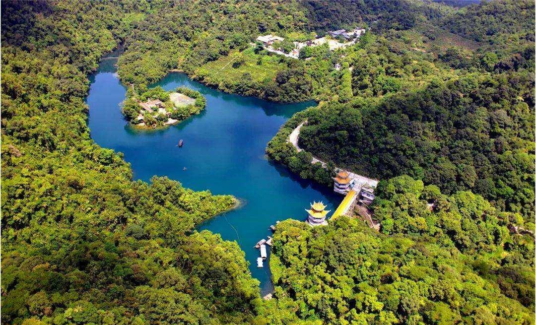 广东一处4a级湖泊风景区,由七星岩和鼎湖山两大景区组成