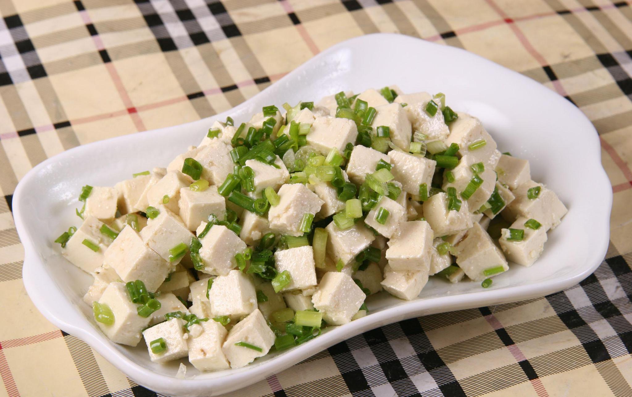 简易的农家版小葱拌豆腐,妈妈的味道