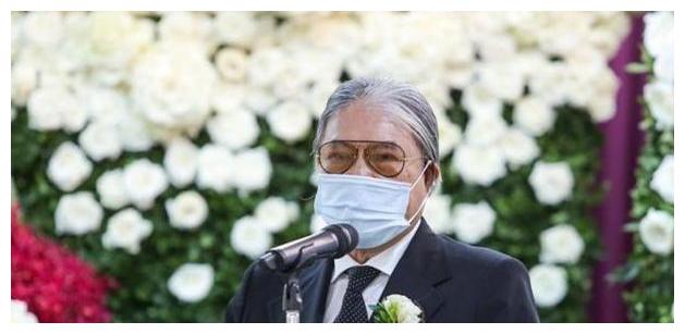 何霍两家恩怨数年可为何霍震霆要去致悼词一切从何超英说起