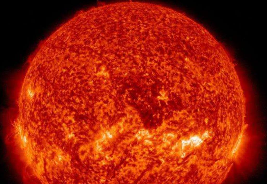 用天文望远镜看太阳到底有多恐怖?老外肉眼亲测,没瞎真是命大!