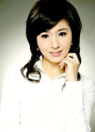 黑龙江电视台美女主持人翟毓红,酷似张泉灵,太漂亮了