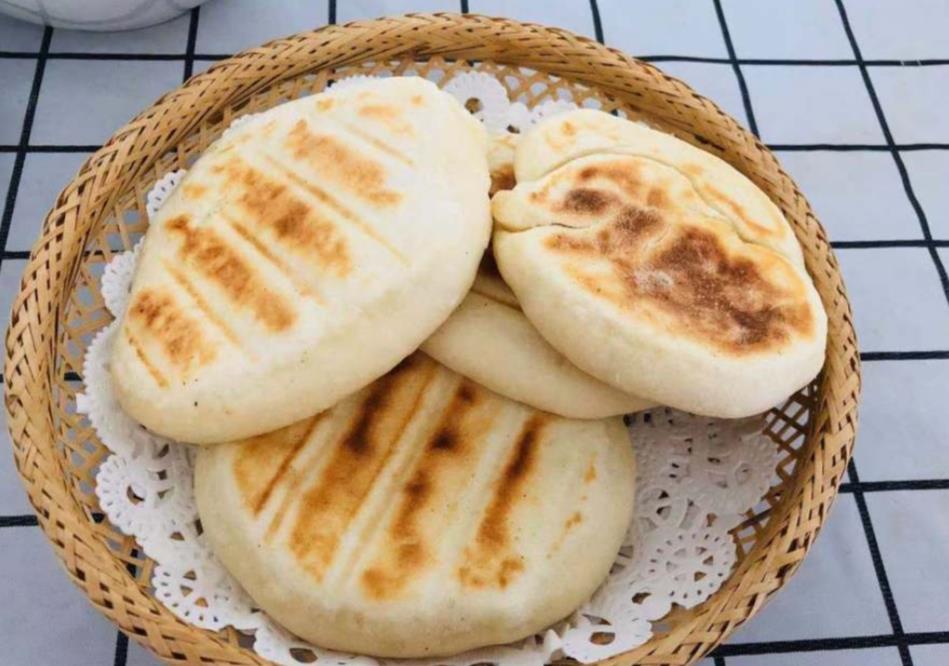 火烧配炸里脊,刷点番茄酱,味道比肉夹馍还好吃