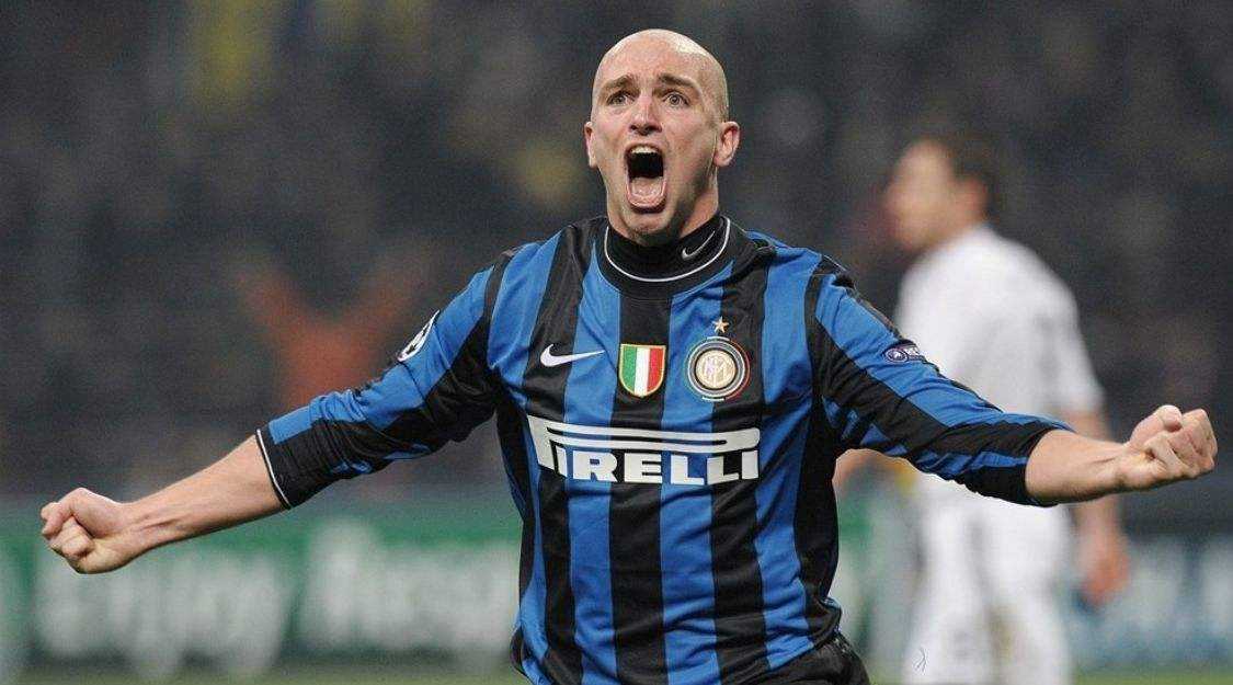 第五位:坎比亚索贝隆先后效力于桑普多利亚,帕尔马,拉齐奥,曼联