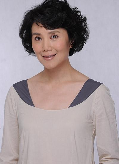 严晓频,演《北京人在纽约》而出名,嫁给初恋后,生下两子很幸福__财经