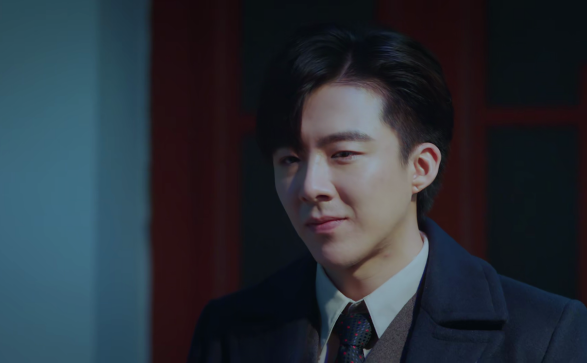 1 / 5 卫乘风从小与好兄弟吴乾,吴潇潇,董大锤等人一起在新闸路的棚户