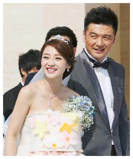 41岁柳岩单身未婚曾放弃护士工作为给母亲治病进入娱乐圈