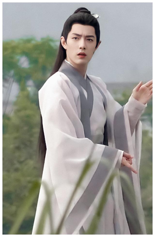 肖战任敏《玉骨遥》公主抱路透上热搜,像素高糊难掩