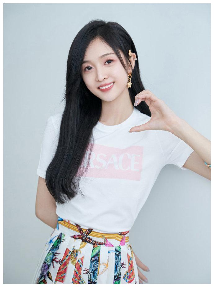 吴宣仪被吐槽素颜丑造型土,她晒美照直言:这个圈子女孩不被善待休闲区蓝鸢梦想 - Www.slyday.coM 吴宣仪被吐槽素颜丑造型土,她晒美照直言:这个圈子女孩不被善待休闲区蓝鸢梦想 - Www.slyday.coM