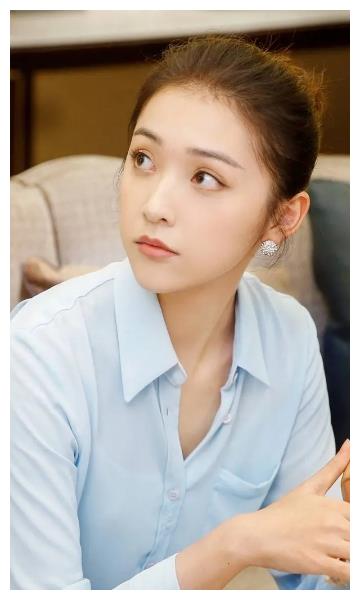 陈昊蓝精美壁纸:有一种心情,直到难眠时,才发现是相思