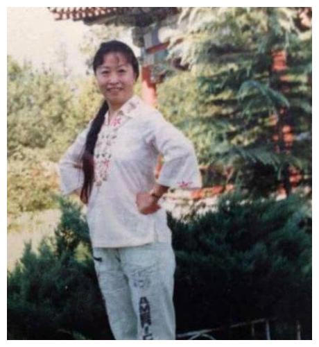 "丑娘"张少华自称年轻时是校花,看到她当年的照片,被惊艳到了