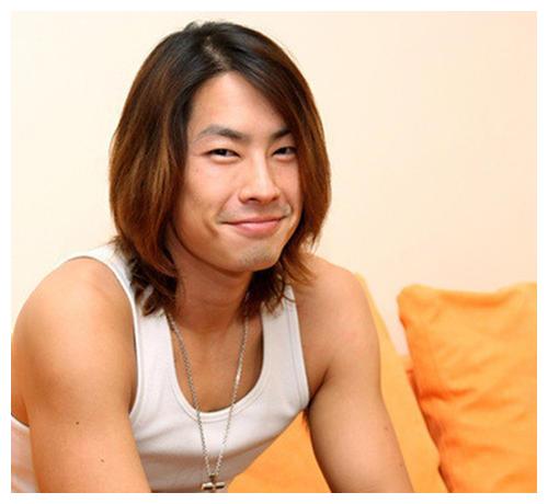 f4成员美作晒近照面容憔悴颜值不再前妻逆龄生长对比明显