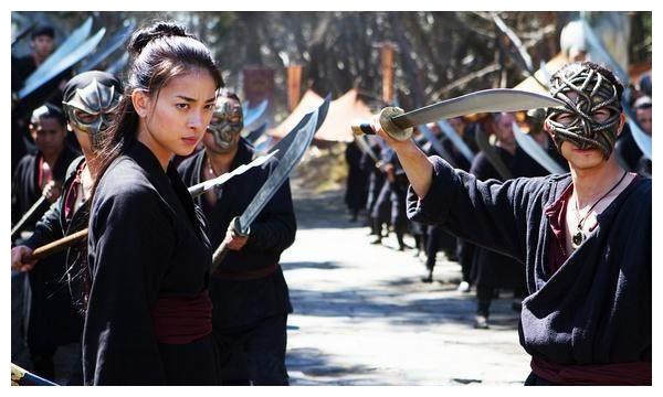 越南帅哥明星排行榜_越南帅哥警察在网络走红,超高颜值犹如中国明星,人气越来越高