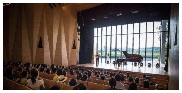 你听过剧场效应吗和如今席卷校园的内卷化有啥关联