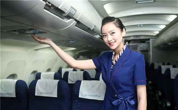 为啥飞机一起飞,空姐就偷偷把头等舱布帘拉上?看完你就懂了!