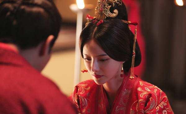 很快,甄宓的名声就传到了袁绍的耳朵里,袁绍便为他的次子袁熙迎娶甄宓