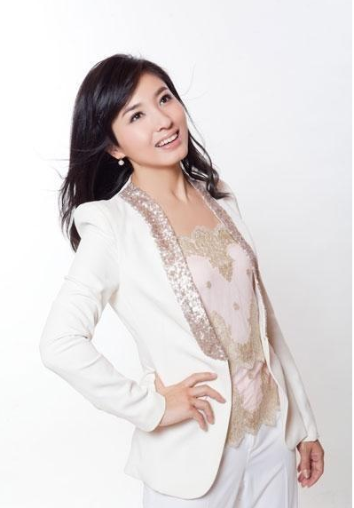 黑龙江电视台美女主持人翟毓红,酷似张泉灵,太漂亮了