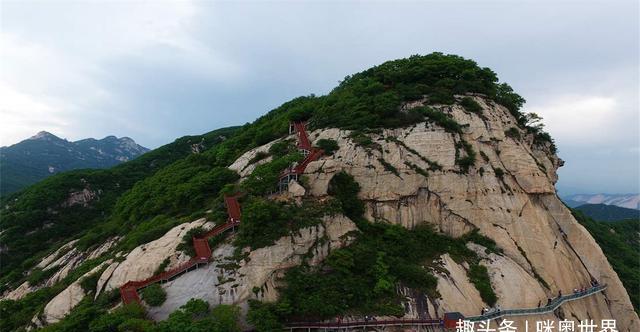 位于河南南阳的山峰,交通便利风景秀丽,很适合自驾游到此处