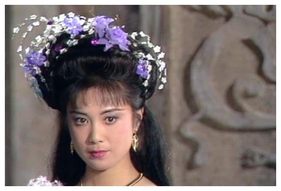 封神榜中傅艺伟饰演的苏妲己二十个造型每款都是戴花美成仙