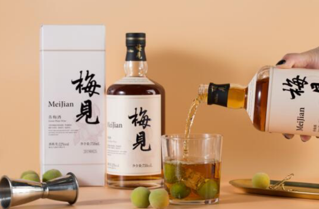 推出不到两年就被称为黑马梅见真的重塑了江小白的辉煌