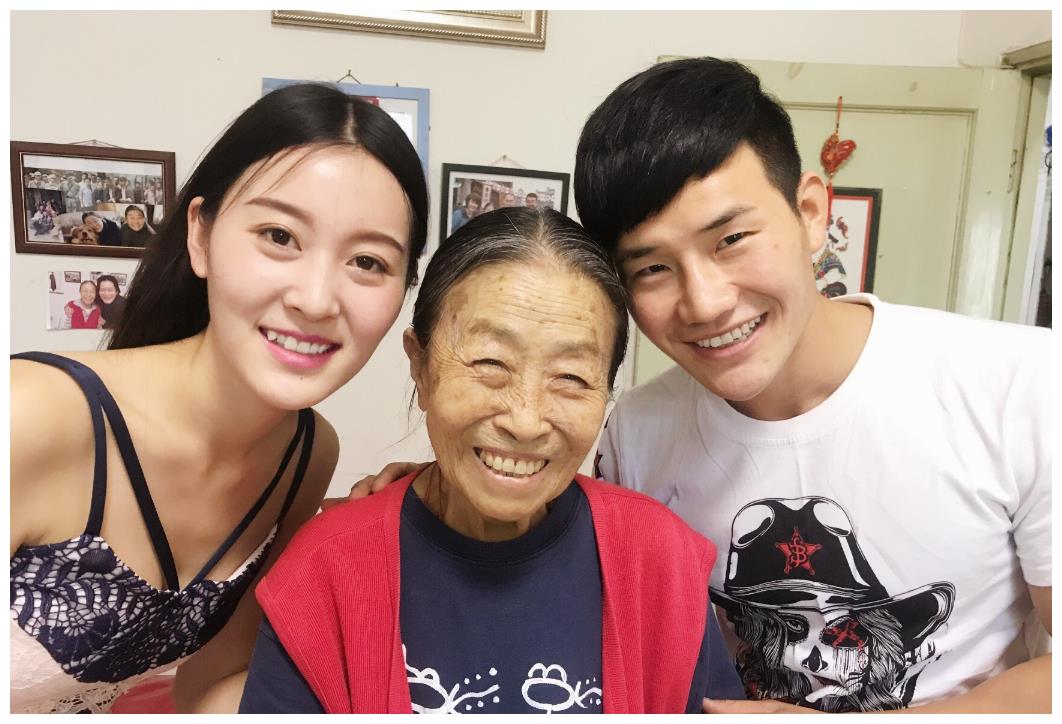 痛心!“75岁老戏骨张少华去世”后续,谢孟伟发声曝光新细节休闲区蓝鸢梦想 - Www.slyday.coM 痛心!“75岁老戏骨张少华去世”后续,谢孟伟发声曝光新细节休闲区蓝鸢梦想 - Www.slyday.coM