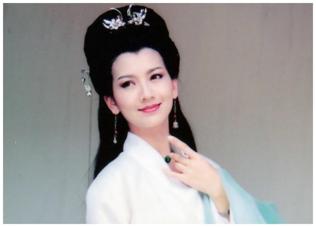 白素贞遭吐槽,摇头晃脑睁不开眼,因演技被疯狂嘲讽