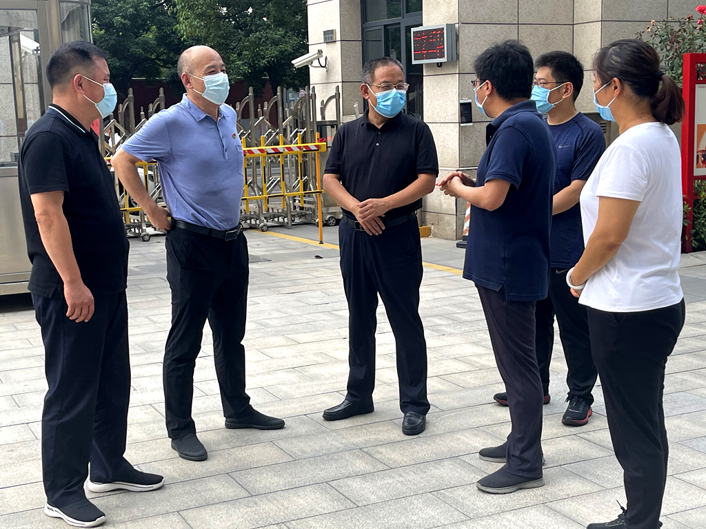 牛瑞华一行到祭城路街道办事处督导第三轮核酸检测工作