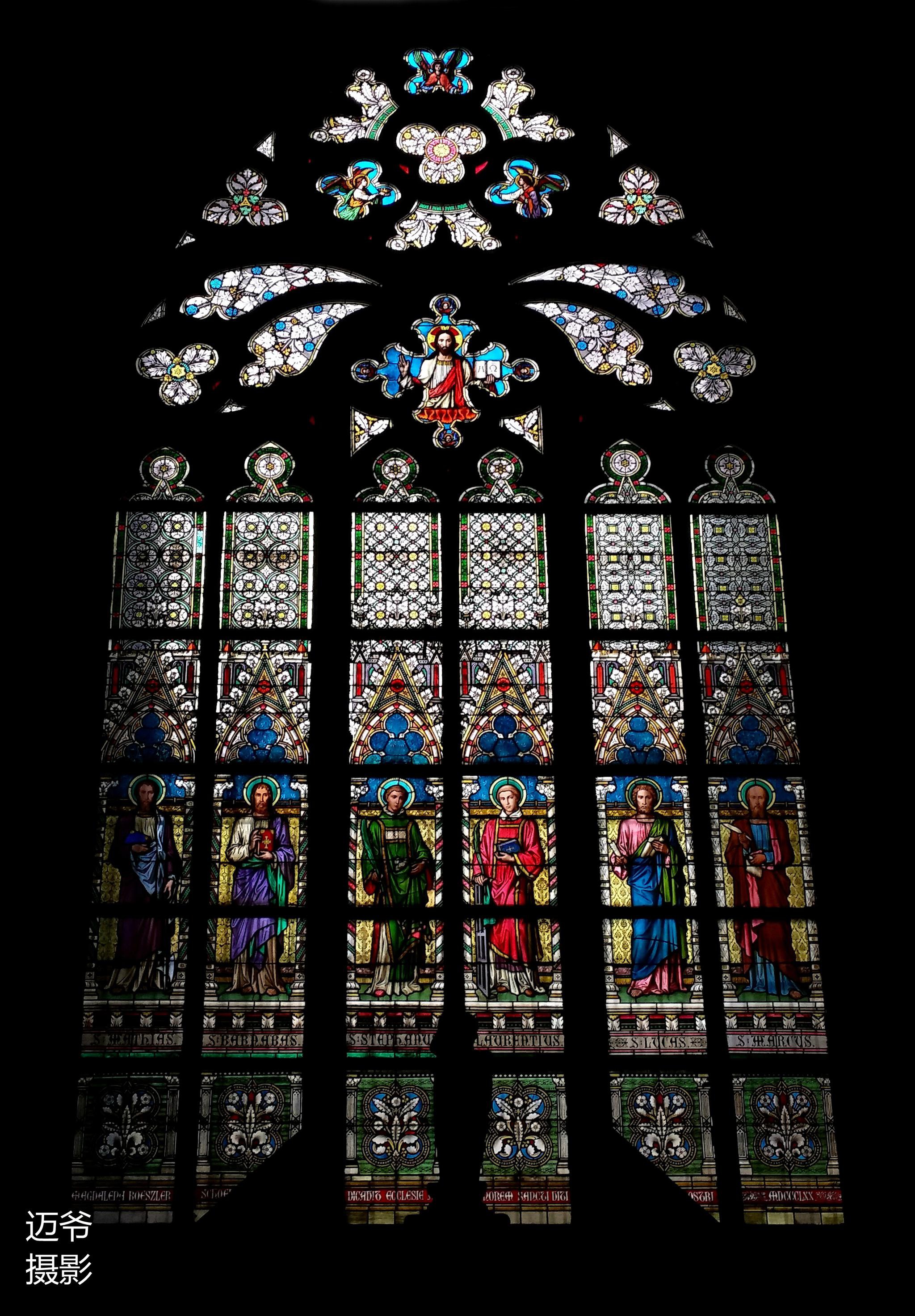布拉格城堡圣维特教堂彩窗画【手机原创摄影】