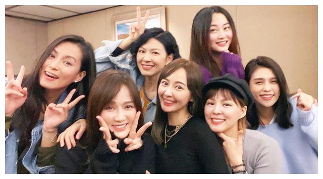 七朵花久违齐聚陈乔恩与姐妹们合影被夸重回美少女组合