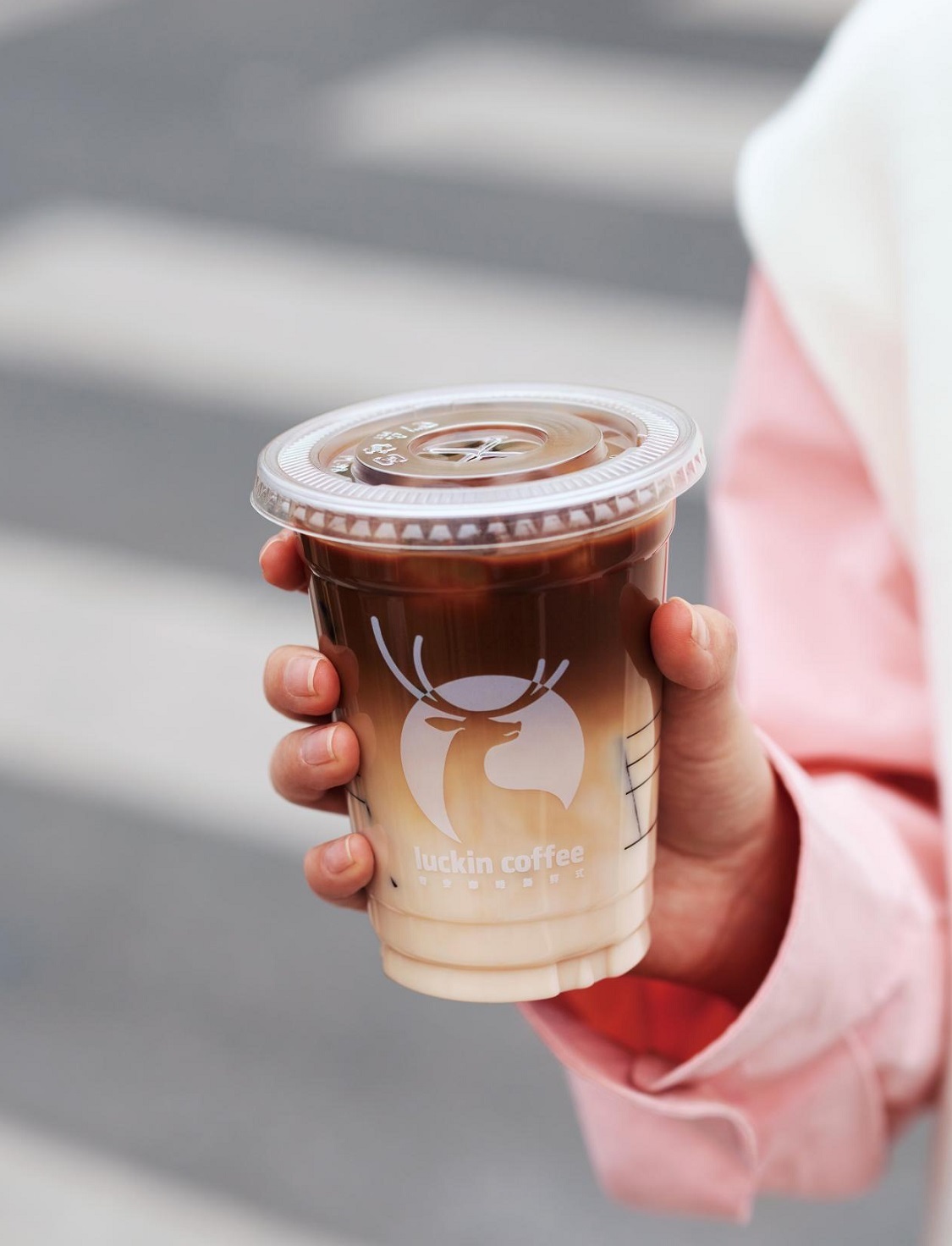 轻盈生活新美味瑞幸燕麦拿铁系列尽享0乳糖燕麦奶醇香咖啡