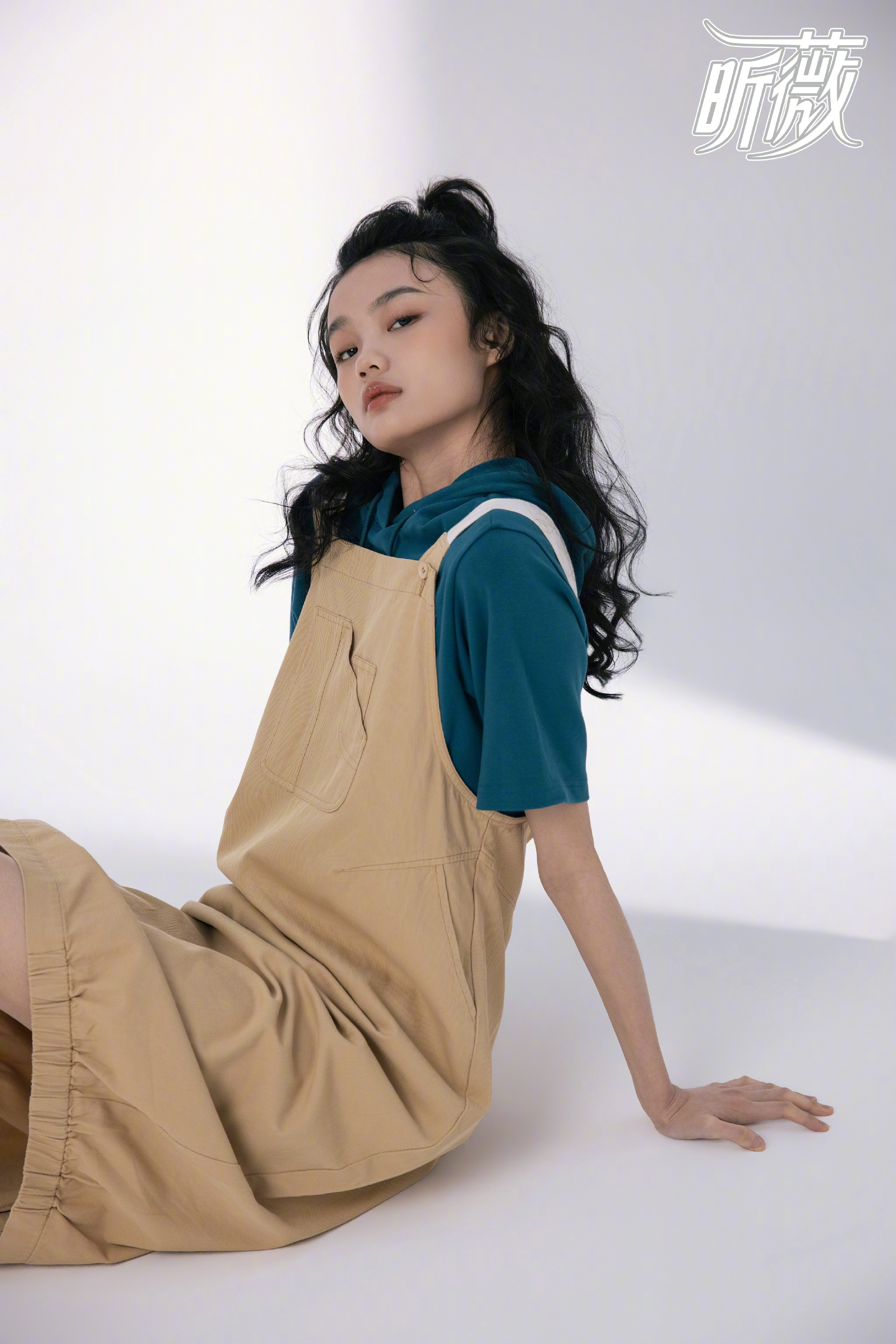 背带裤简直是成年人的可爱按钮,清新甜美又减龄,为沉闷秋冬__财经头条