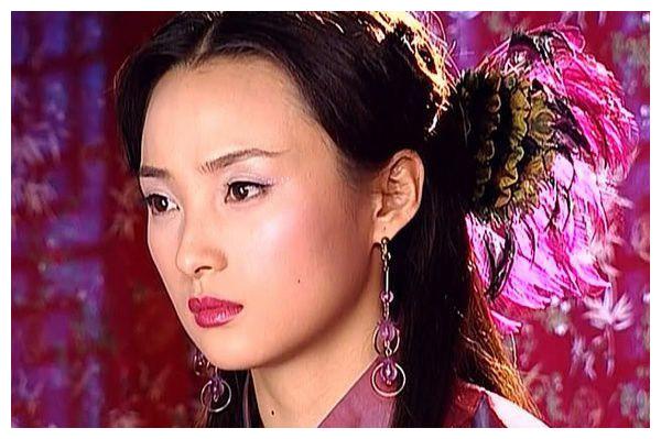 蒋勤勤在剧中一人分饰两角,分别为明月和第二梦.