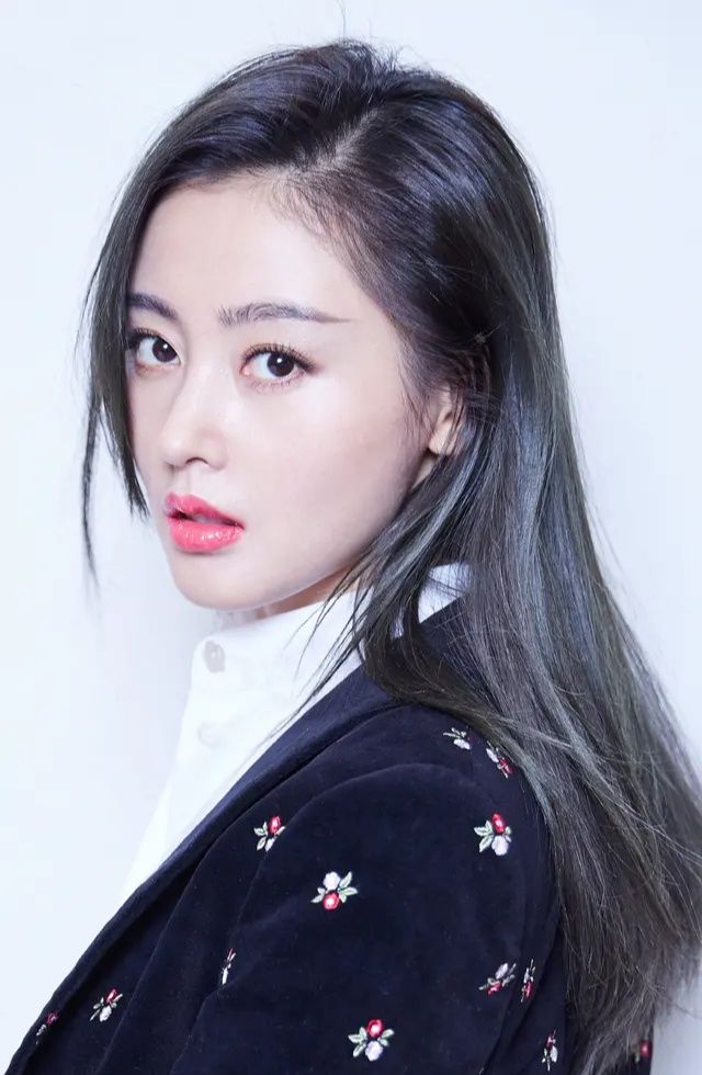 女星张天爱写真珍藏:天生丽质,美丽动人!